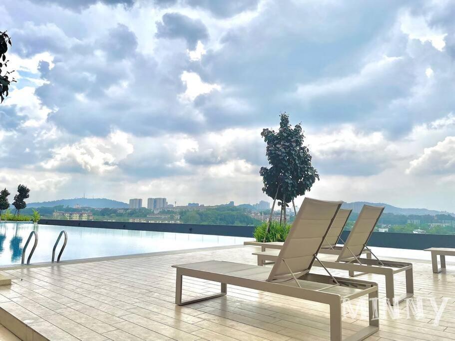 Netizen Near Mrt Couple Balcony Suite #31 Kampong Bukit Dukong Exterior foto