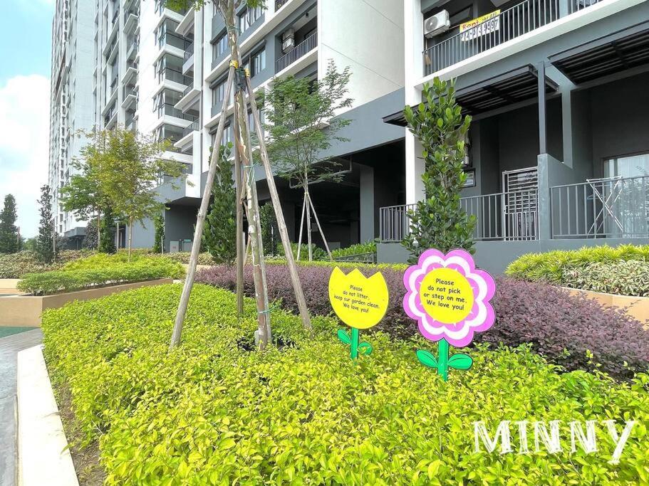 Netizen Near Mrt Couple Balcony Suite #31 Kampong Bukit Dukong Exterior foto