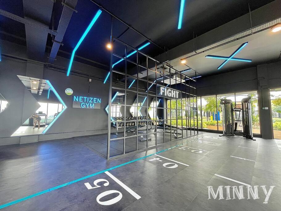 Netizen Near Mrt Couple Balcony Suite #31 Kampong Bukit Dukong Exterior foto