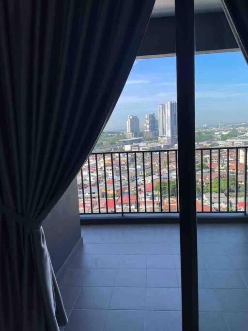 Netizen Near Mrt Couple Balcony Suite #31 Kampong Bukit Dukong Exterior foto